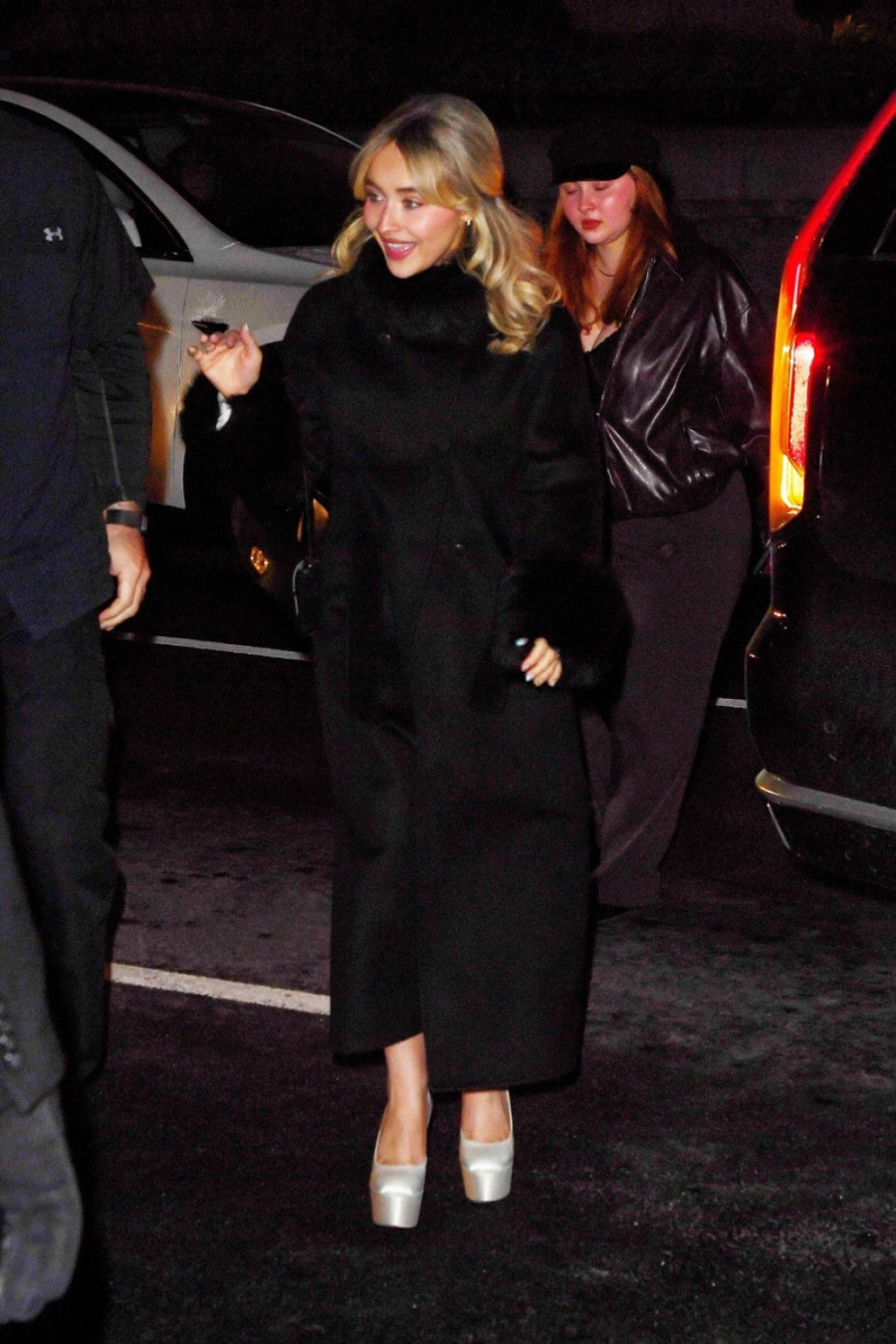 Tako ženstveno i šik: Sabrina Karpenter u kombinaciji o kojoj svi pričaju FOTO