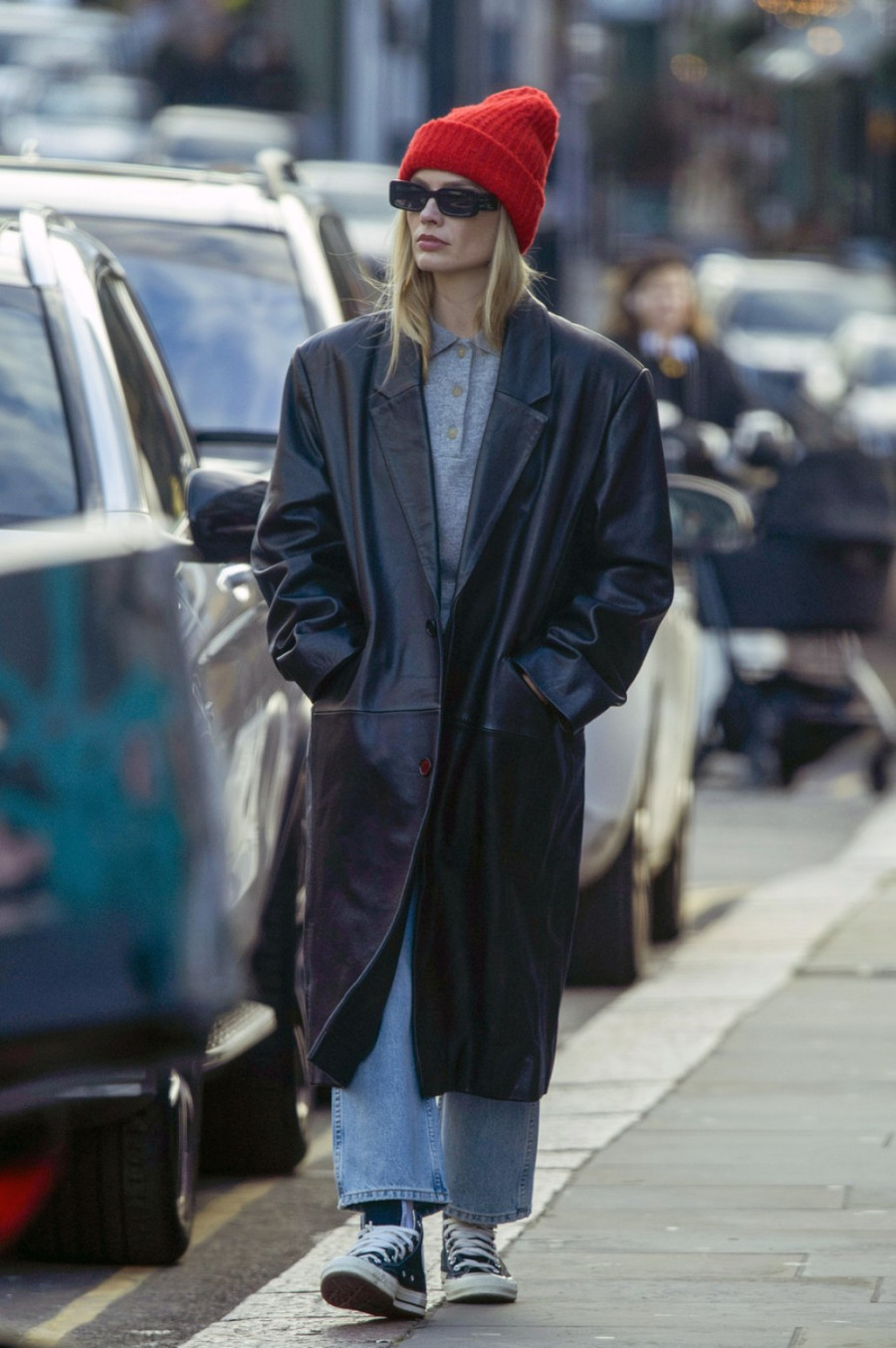 Najlepša glumica u retro izdanju: Stari model farmerki je ponovo in, a patike sigurno imate FOTO