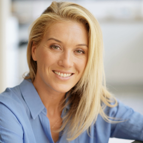 Podmlađuju barem 10 godina: Ovo su boje kose za žene u pedesetima