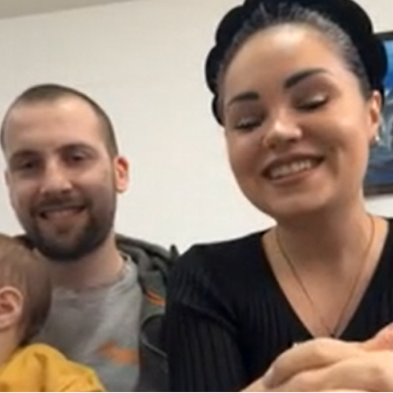 Sreli se, zavoleli i venčali, a onda su našli fotografiju staru 22 godine FOTO/VIDEO