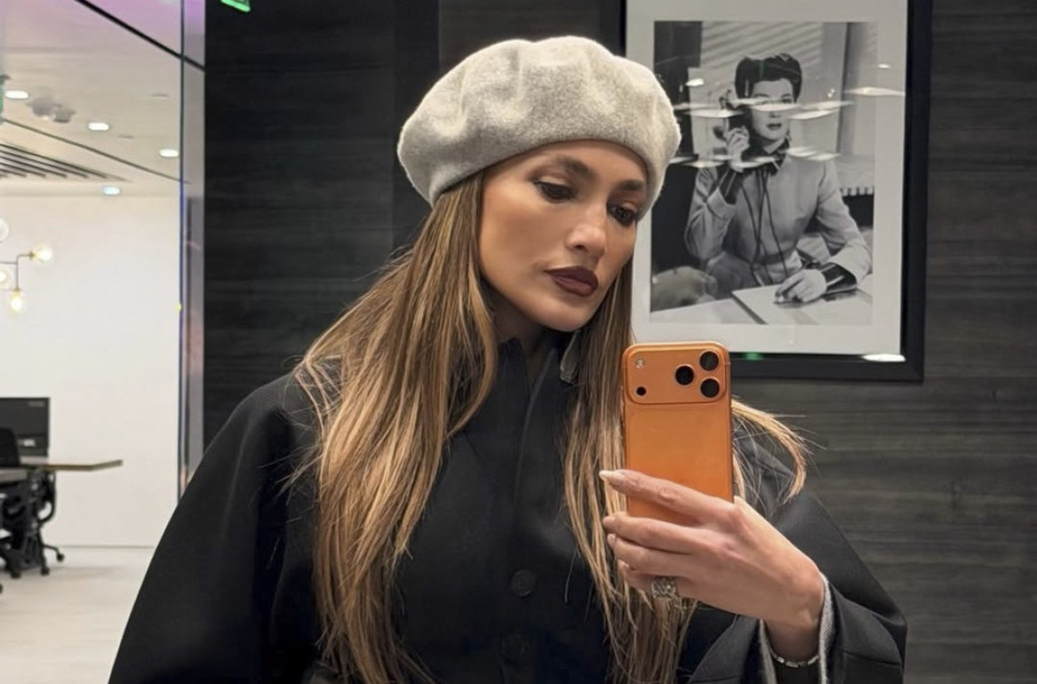 Crna boja nikad tako dobro nije izgledala: Sve dok Džej Lo nije pokazala pravu kombinaciju FOTO