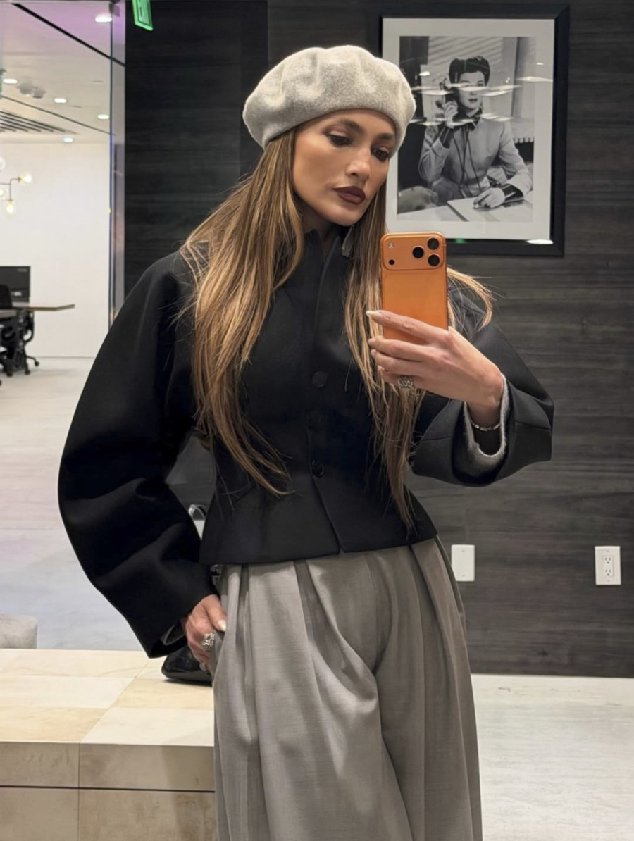 Crna boja nikad tako dobro nije izgledala: Sve dok Džej Lo nije pokazala pravu kombinaciju FOTO