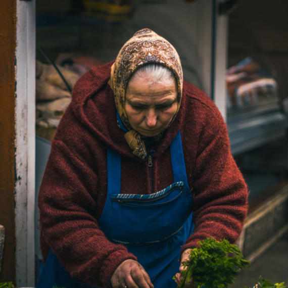 Tiktoker Luka prišao baki i upitao je zašto je tu: Scena je rasplakala Srbiju VIDEO