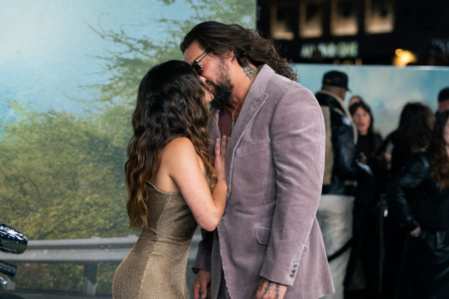 Nova veza Džejsona Momoe je ljudima odvratna –  a nije zbog razlike u godinama FOTO