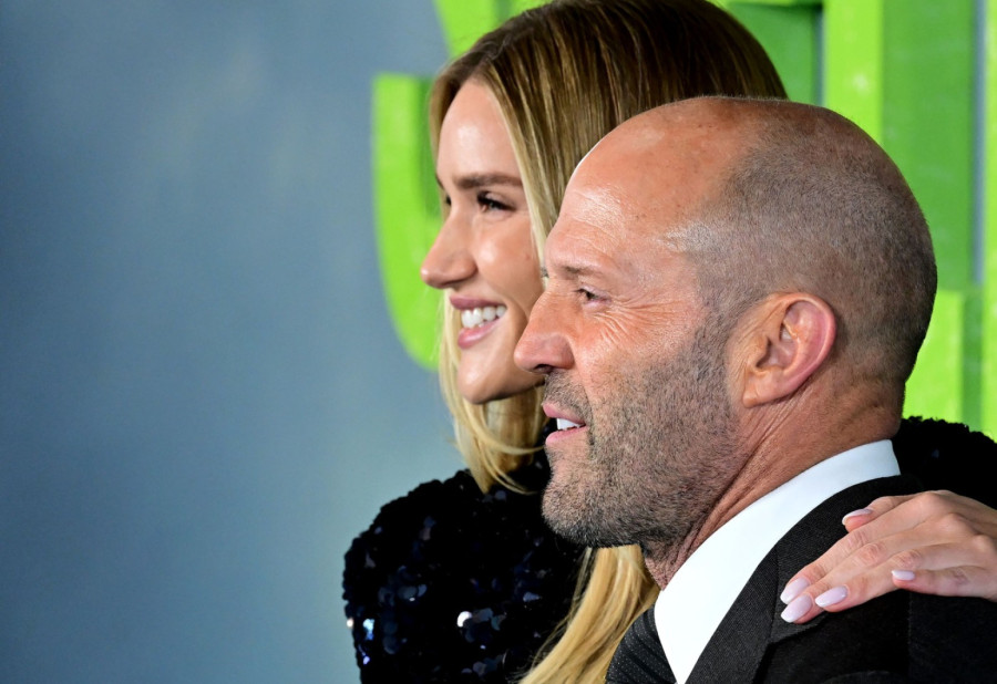 Nije lako s ovakvom lepoticom: Ni godine, a ni razlika u visini ne mogu da ih slome FOTO