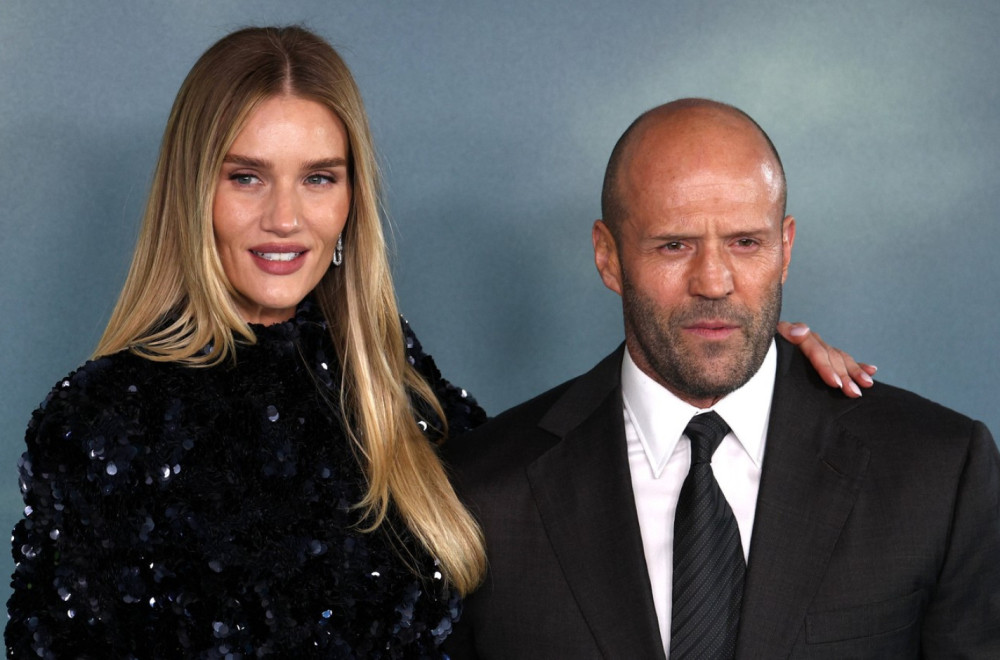 Nije lako s ovakvom lepoticom: Ni godine, a ni razlika u visini ne mogu da ih slome FOTO