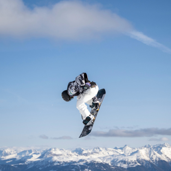 Tragedija na skijalištu: Otac poginuo pred šestogodišnjim sinom, snouborder naleteo na njih