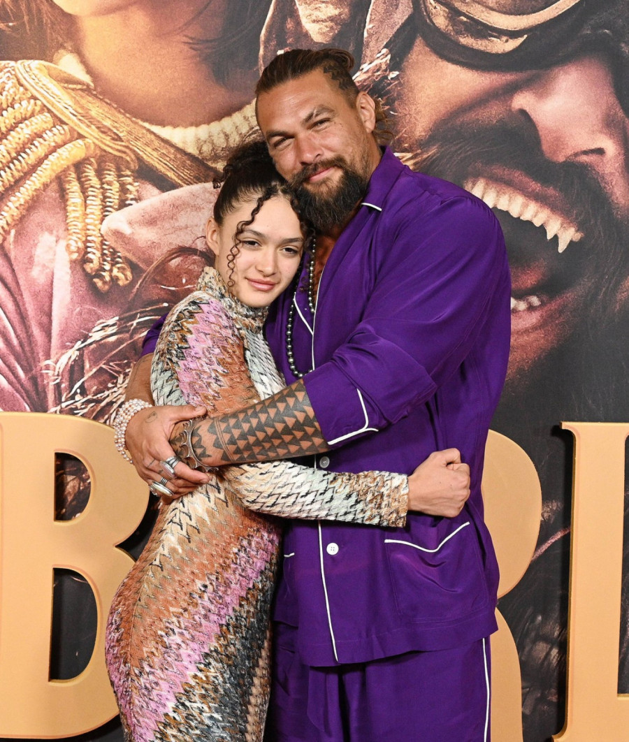 Nova veza Džejsona Momoe je ljudima odvratna –  a nije zbog razlike u godinama FOTO