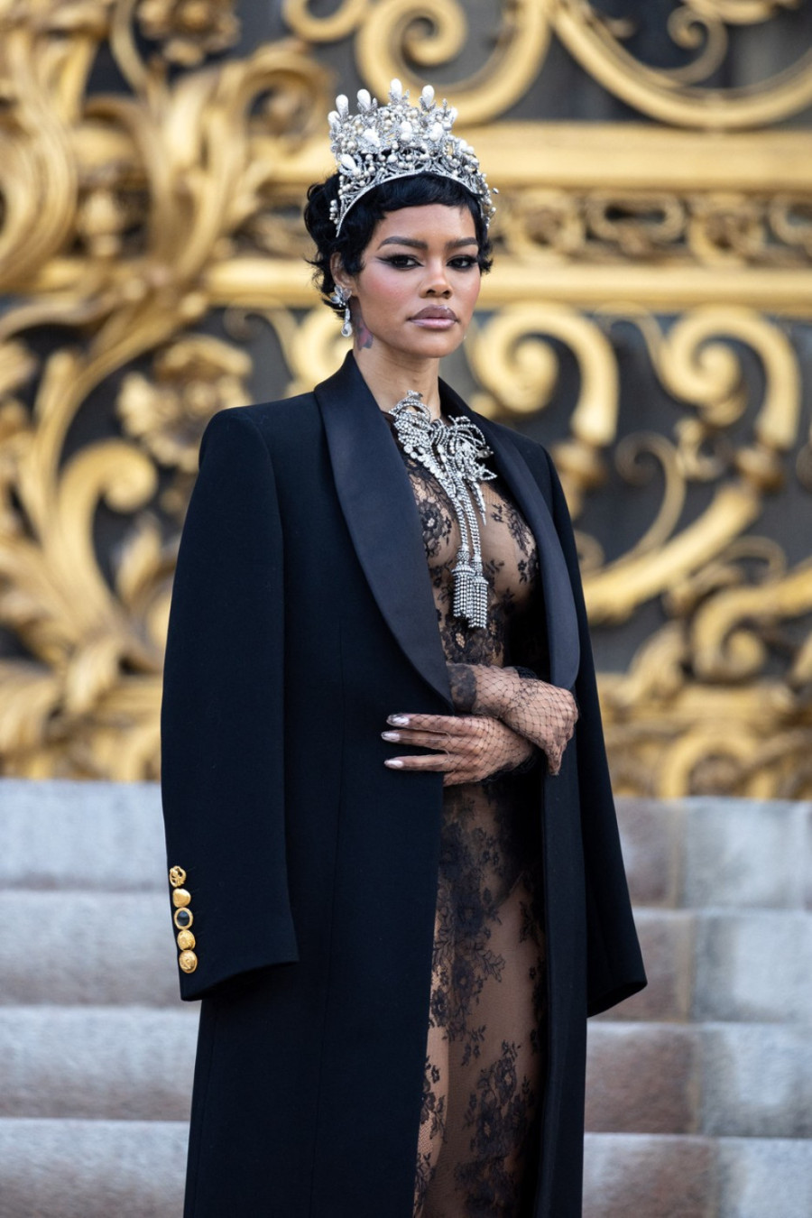 Divlje izdanje opasne lepotice: Čipka ne može da sakrije ove obline FOTO