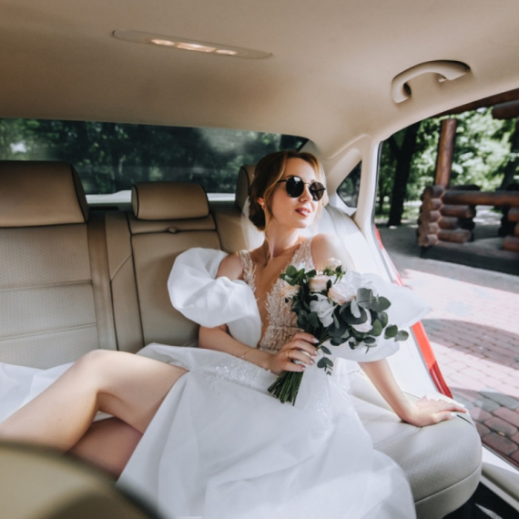 Mlada pokazala haljinu u kojoj je njena svekrva došla na venčanje: "Više ne razgovaramo" VIDEO