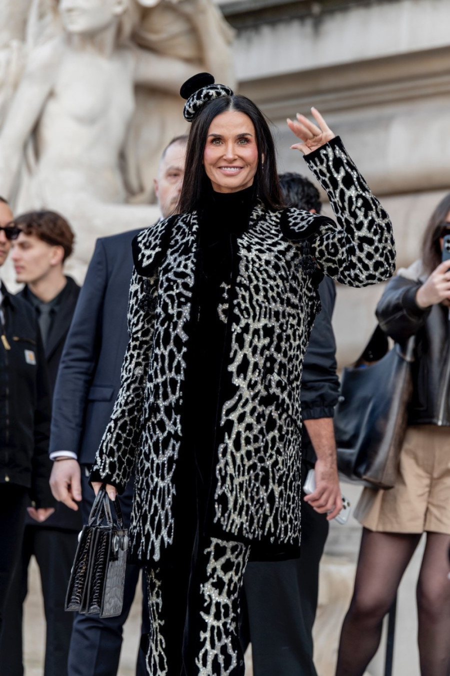 Modno remek-delo Demi Mur u senci ispeglanog lica: Opet je išla pod nož? FOTO