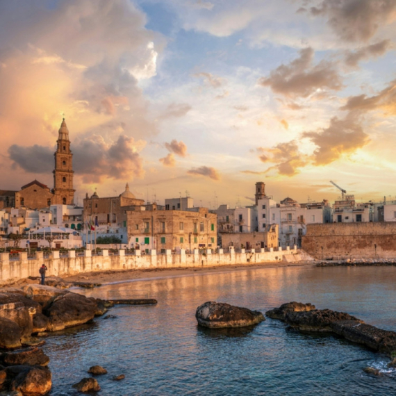 Sardinija vam je preskupa? Ova italijanska regija je još lepša, a povoljnija VIDEO