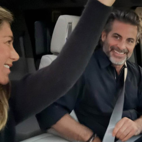 Dečko Dženifer Aniston crveneo u emisiji: "Nije se desilo preko noći"