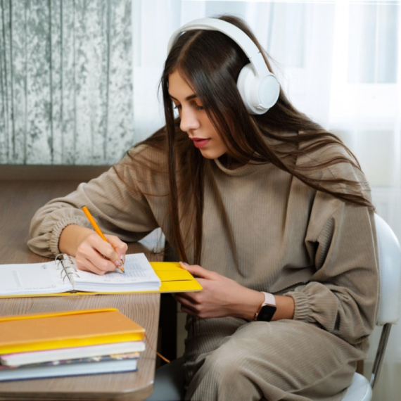 Zašto je i dalje važno da đaci pišu rukom: Stručnjaci naveli niz razloga FOTO