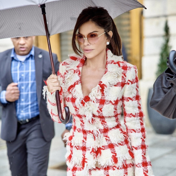 Milijarderka nikako da nađe pravu meru: "Ovo samo ona može učiniti tako jeftinim" FOTO