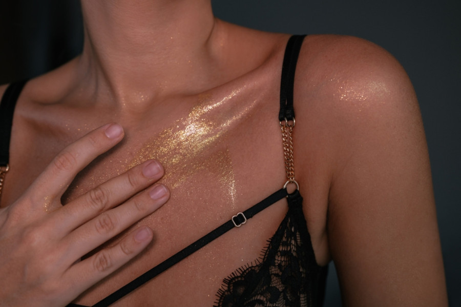 Singl devojke se prskaju šljokicama da bi razotkrile oženjene muškarce FOTO/VIDEO