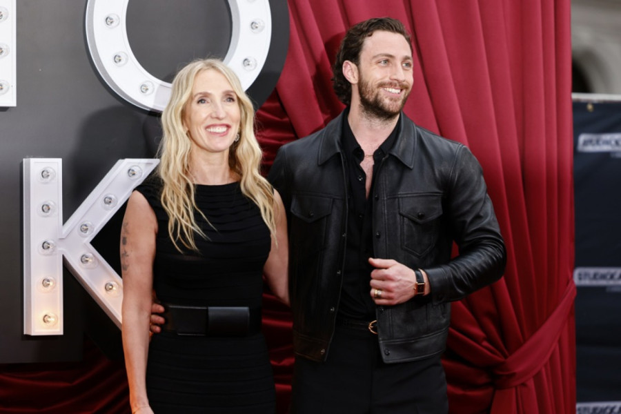 Najlepši muškarac sveta pozirao sa 23 godine starijom suprugom FOTO/VIDEO