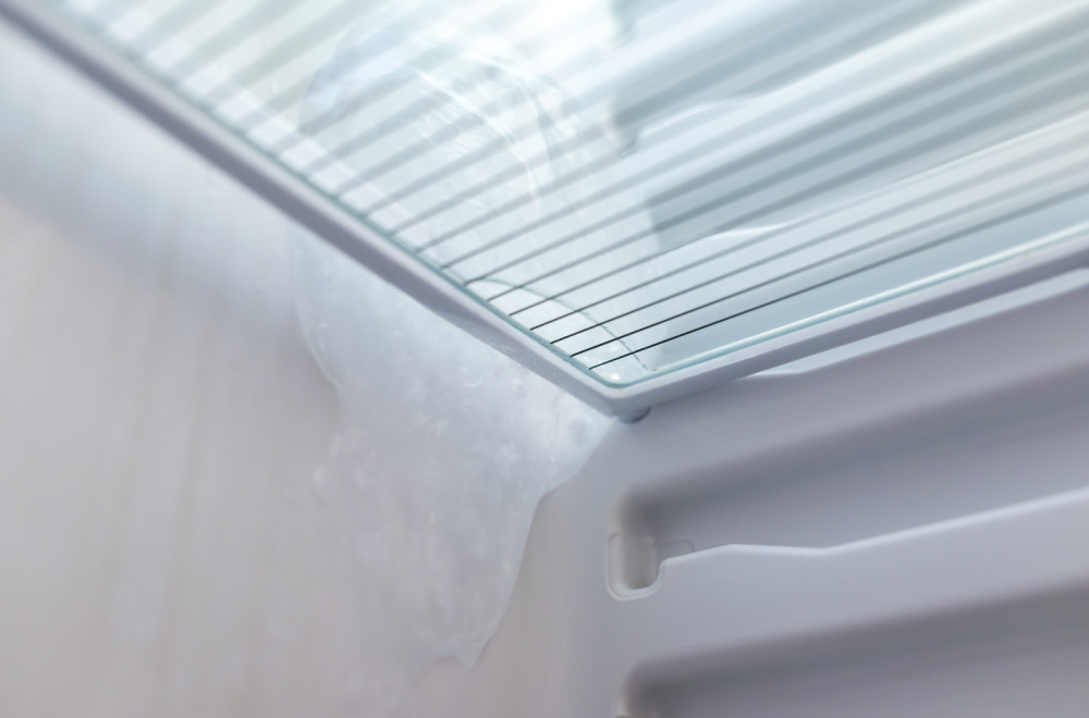 Ako još niste probali, krajnje je vreme: Trik koji sprečava gomilanje leda u frižideru