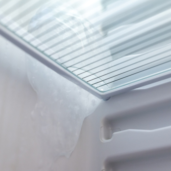 Ako još niste probali, krajnje je vreme: Trik koji sprečava gomilanje leda u frižideru