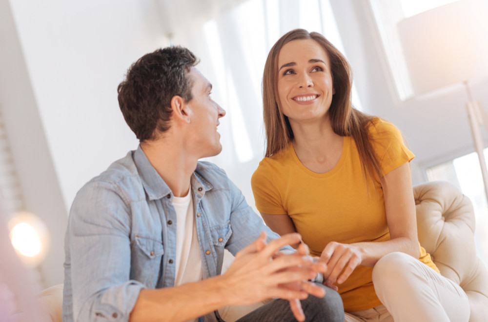 Tri znaka da vas muškarac ne gleda samo kao prijatelja