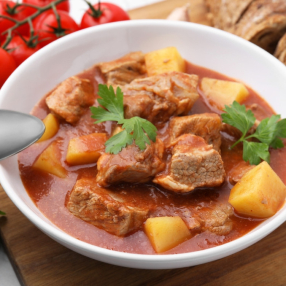 Dodavanjem ovih sastojaka možete poboljšati ukus i teksturu gulaša