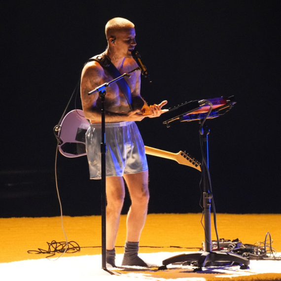 Džastin Biber izašao go na scenu: "Njemu treba pomoć" FOTO/VIDEO