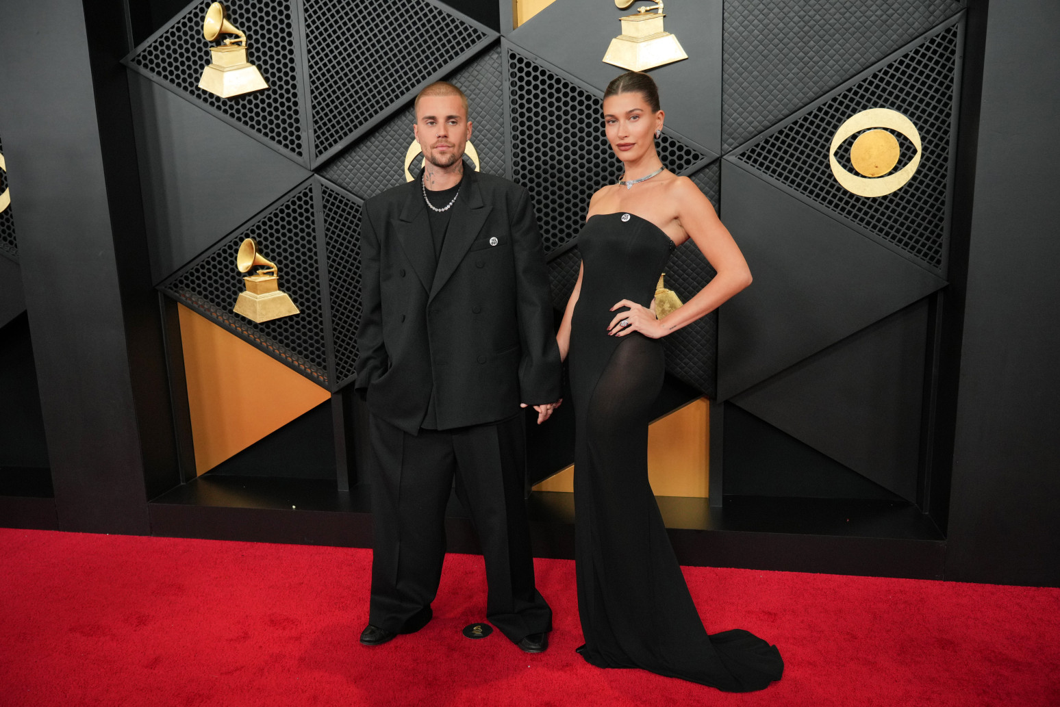 I njena providna haljina i božanstvena lepota su pale u vodu zbog njega FOTO/VIDEO