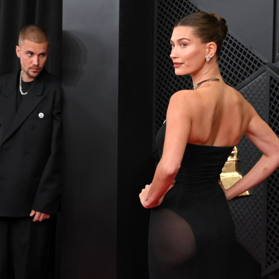 I njena providna haljina i božanstvena lepota su "pale u vodu" zbog njega FOTO/VIDEO