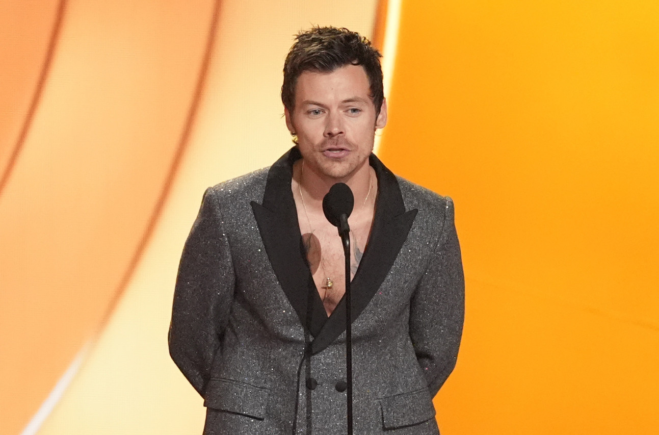 Umesto skupocenog odela – ovo: Da li i dalje zaslužuje da bude modna ikona? FOTO/ANKETA