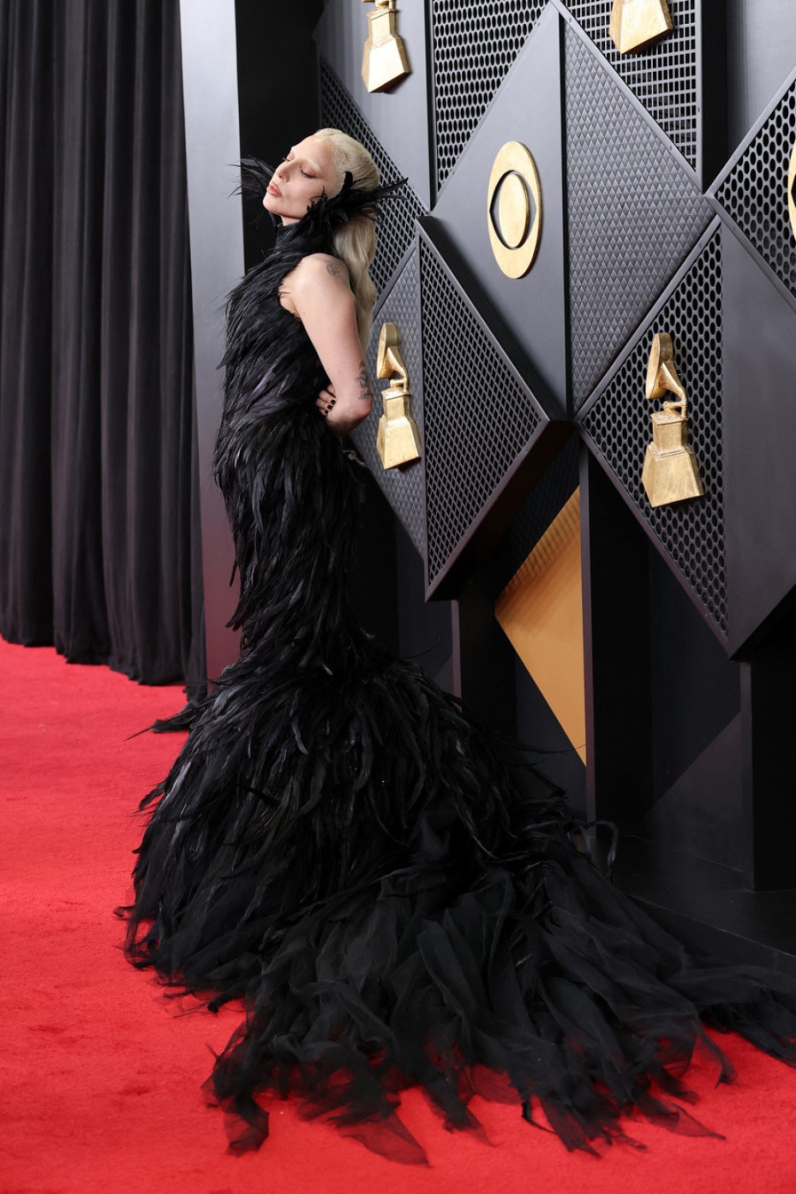 Kraljica tame osvaja, da li je ovo njeno najbolje izdanje do sada? FOTO