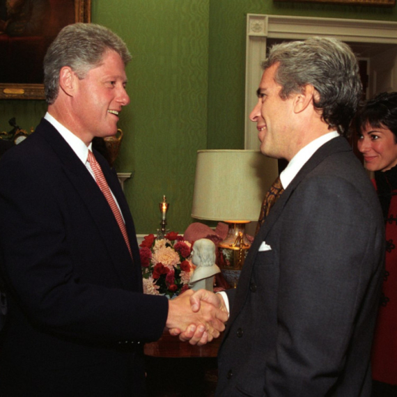 Klintonovi u centru skandala: Evo šta je o njima otkriveno u Epstajnovim dokumentima