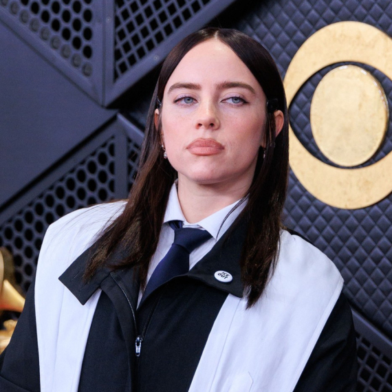 Bili Ajliš izazvala bes na dodeli Gremija: "Vrati vilu" VIDEO