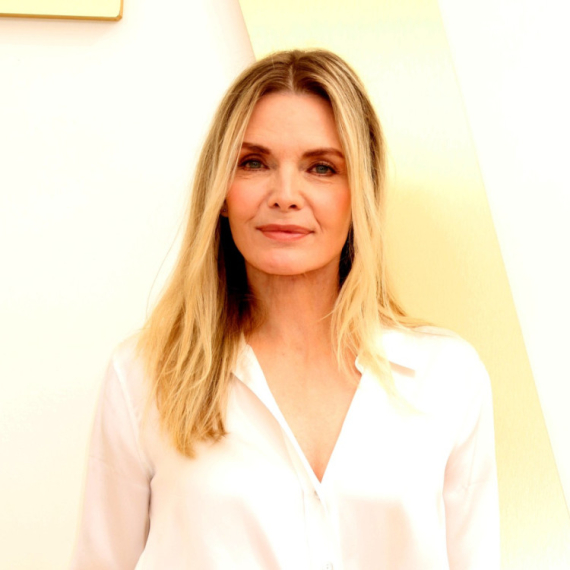 Ne prati trendove i ne mari za godine: Zanosna glumica i u 68. ima najlepše lice Holivuda FOTO