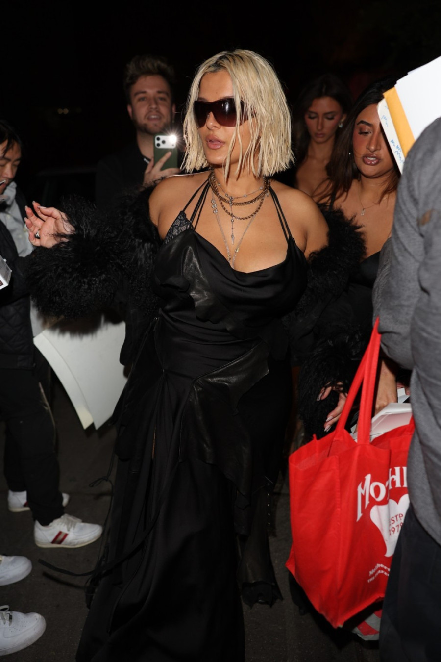 Kontroverzna Albanka i dalje u potrazi za dečkom: Imam trojicu kandidata VIDEO