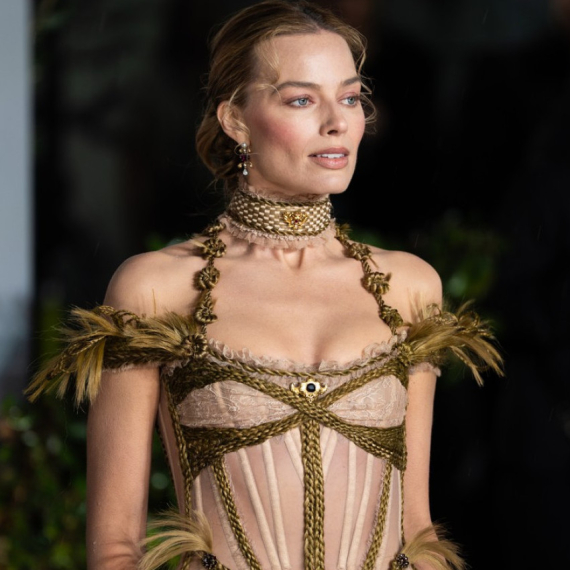 Tako mračna, tako seksi – Margo Robi opet mami uzdahe FOTO