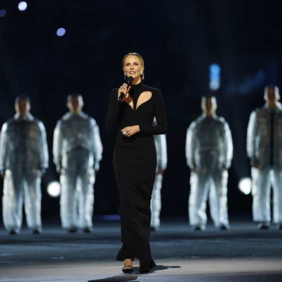 Najfatalnija plavuša sveta na ZOI: Ne mora da se skine da bi svi gledali u nju FOTO