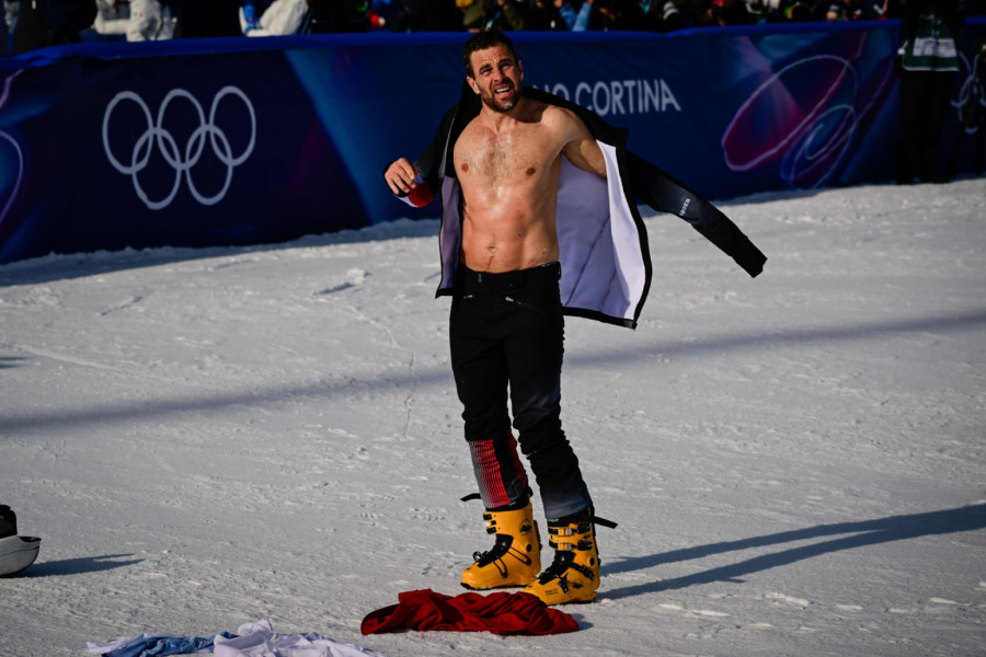 Internet obožava njegovu proslavu zlatne medalje – bez majice FOTO/VIDEO