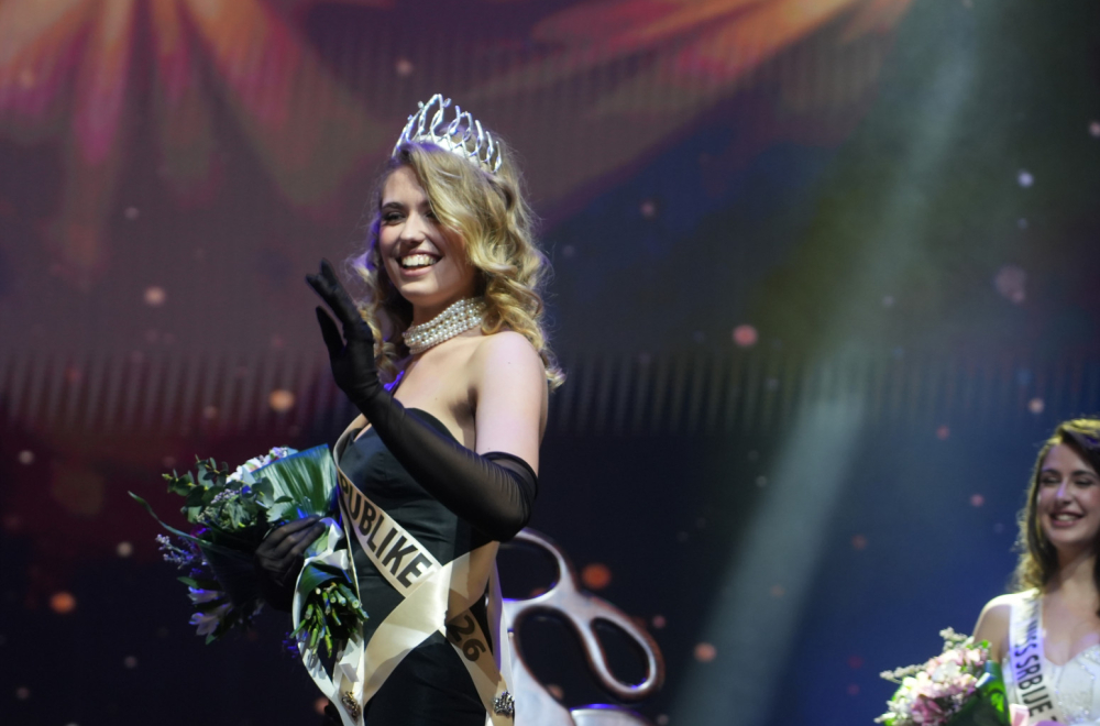 Mis Srbije u finalu takmičenja odabrala kreaciju inspirisanu srpskim svetinjama  FOTO/VIDEO