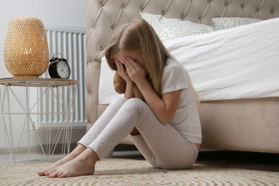 Deca koja često ostaju sama razviju ovih devet tužnih osobina