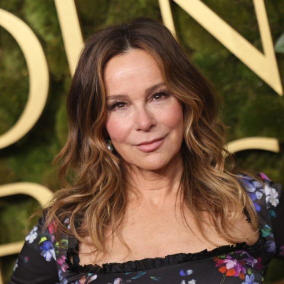 Čuvena Bejbi iz "Prljavog plesa" "gori" u bikiniju: Godine joj ne mogu ništa FOTO