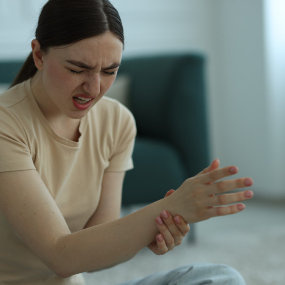 Ne ignorišite bol u zglobovima: Specijalista upozorava mlade ljude na podmuklu bolest VIDEO