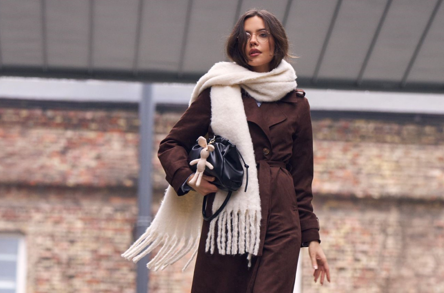 Mala, ali prostrana – kako odabrati žensku torbu u koju staje sve važno?