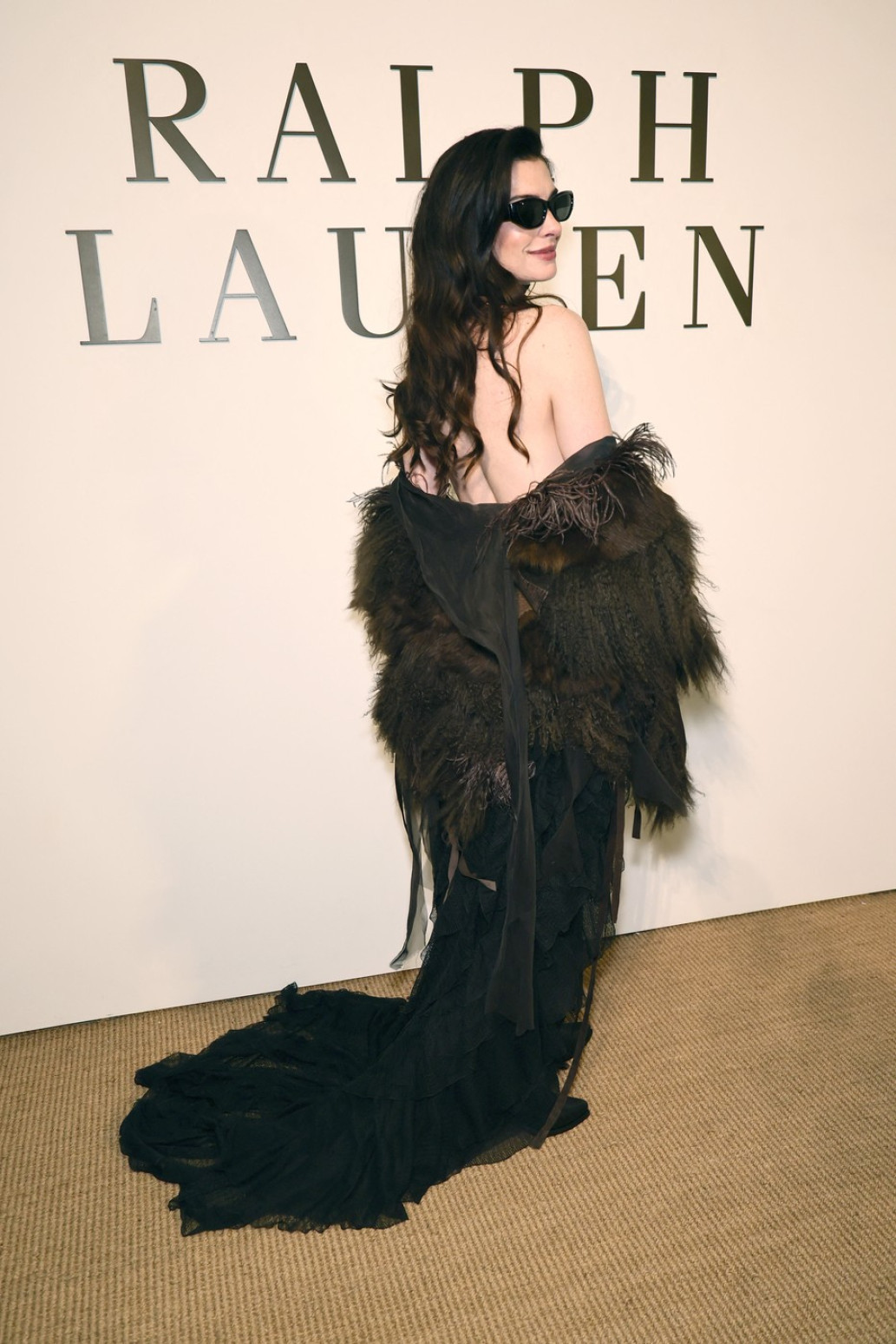 Retko nosi prozirne haljine, a sada je sve oduševila: Pokazala i vitko telo FOTO