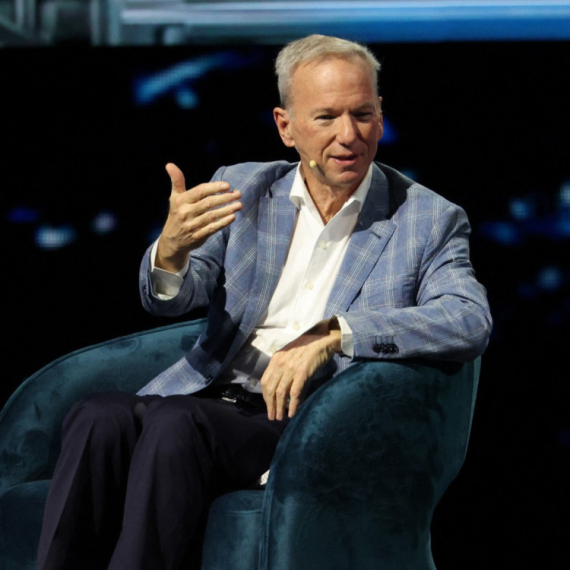 Ljubavna afera trese svet: On je bivši šef Gugla od 70 godina, a ona manekenka od  27 FOTO