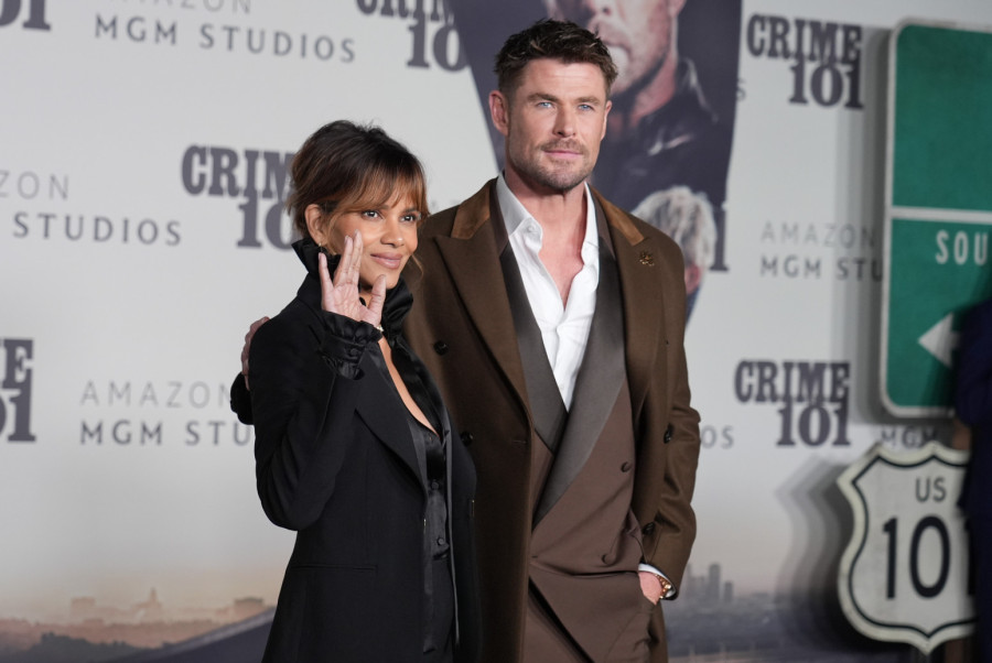 Žena mačka pokazala verenički prsten: Nigde ne ide bez dijamanta vrednog 200.000 dolara FOTO