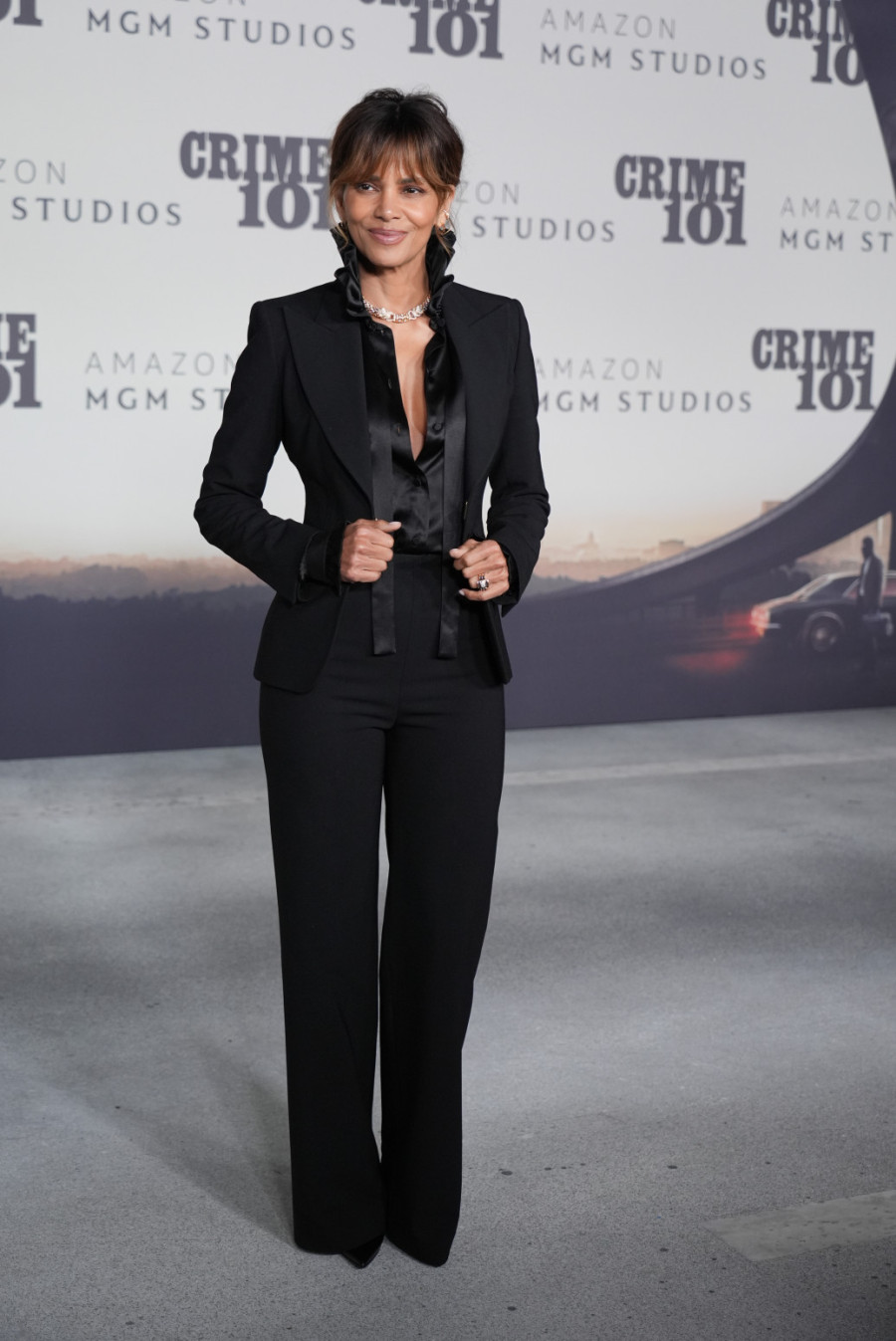 Žena mačka pokazala verenički prsten: Nigde ne ide bez dijamanta vrednog 200.000 dolara FOTO