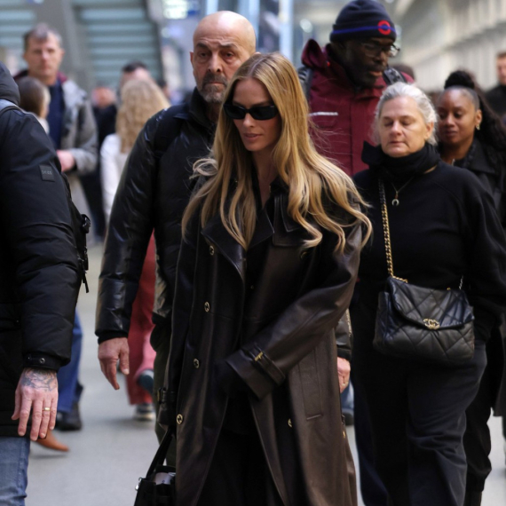 Ovakve pantalone su novi modni hit, a Margo Robi ih već sjajno nosi FOTO