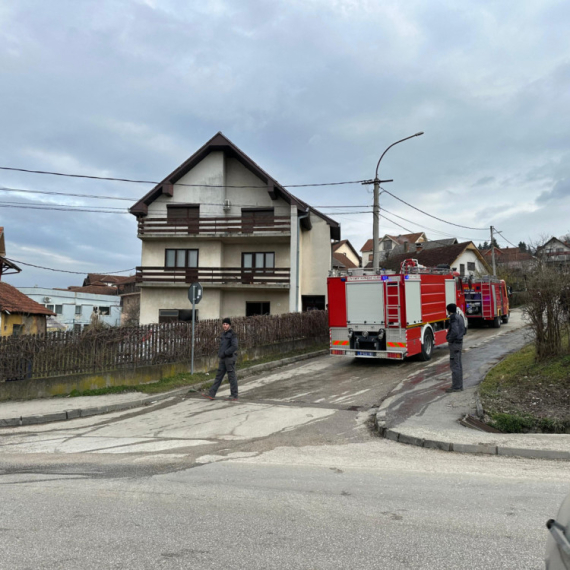 Veliki požar u Čačku: Zapalila se porodična kuća, povređena jedna osoba FOTO