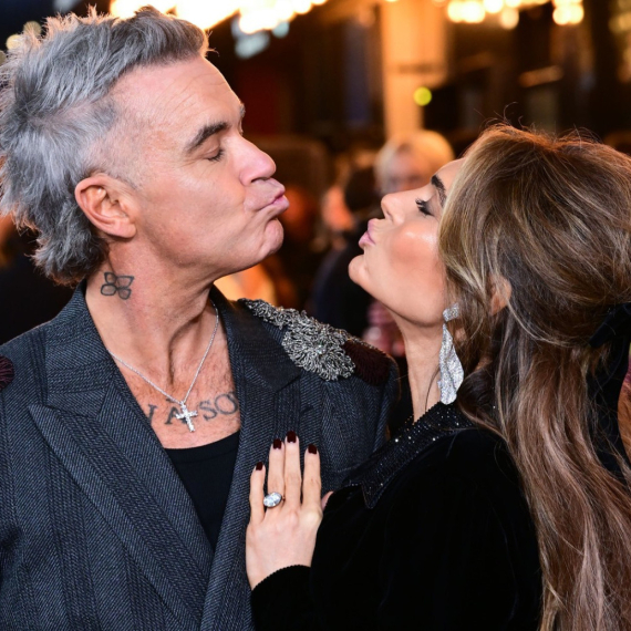 Brak sa njom ga je sačuvao od propasti: Robi Vilijams ne bi uspeo bez nje FOTO