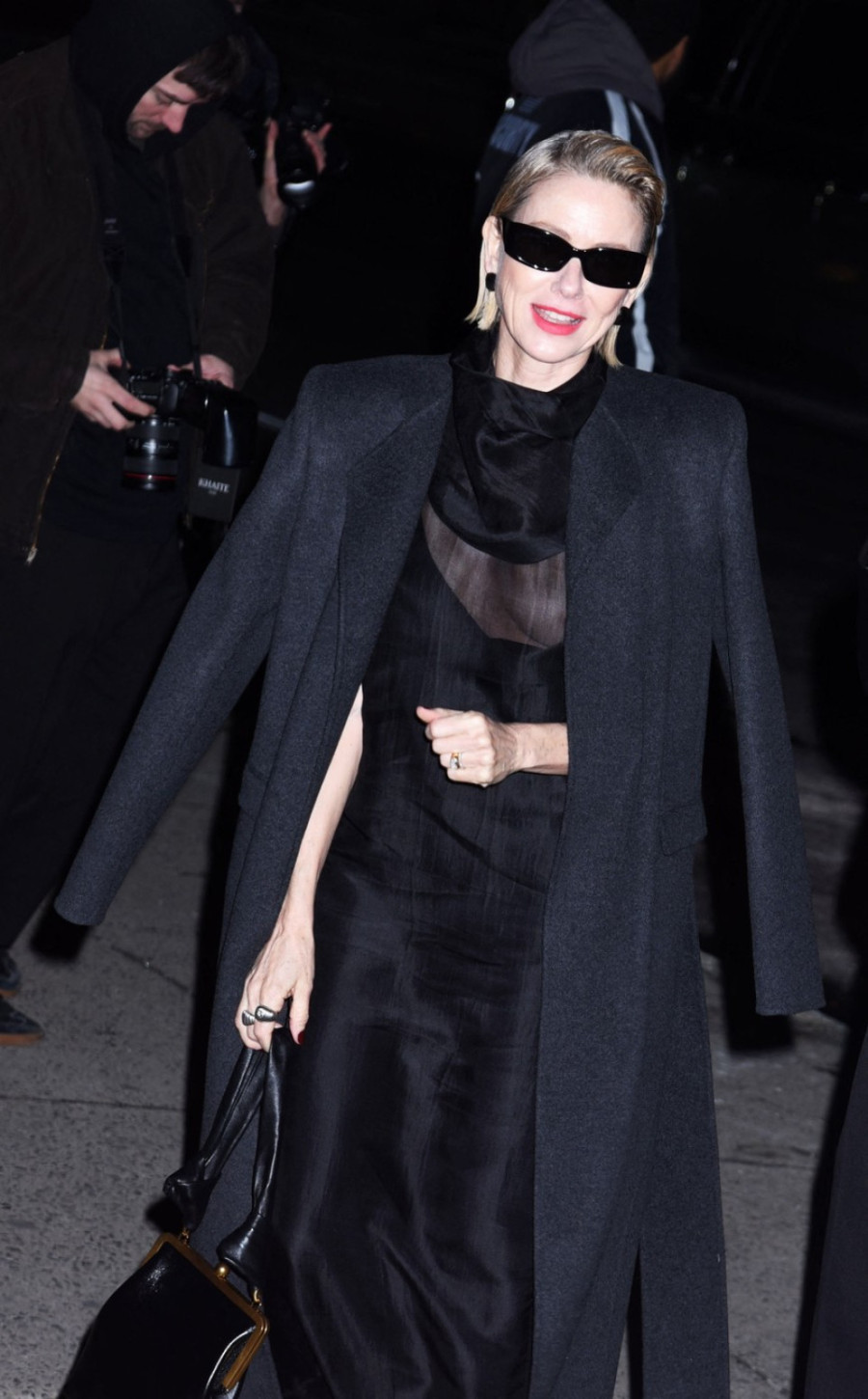 Ups, sve se videlo: Zbog golih grudi slavne plavuše svima su pale vilice FOTO